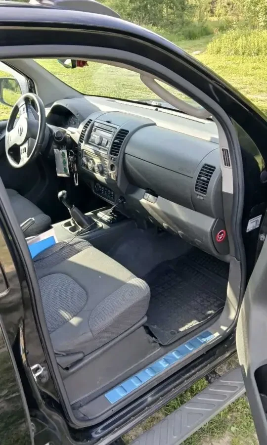 Nissan Navara 2.5 TD пикап 7