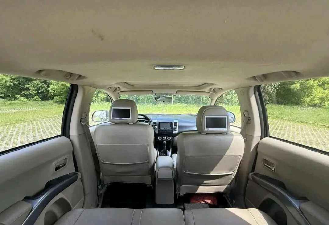 Mitsubishi Outlander 2.0 TD 7