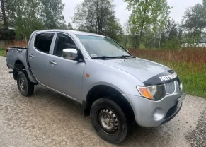Mitsubishi L200 пікап