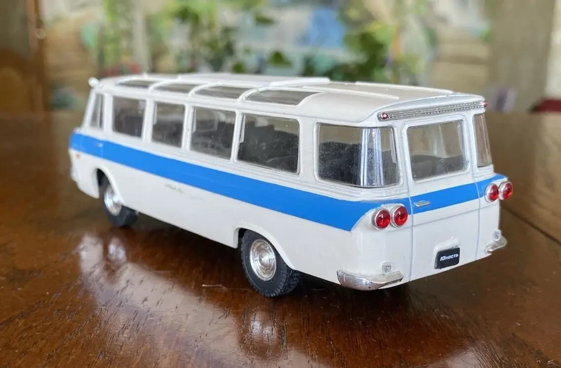 Игрушка модель автомобиля ЗиЛ-118 Юность 1:43 Deagostini 6