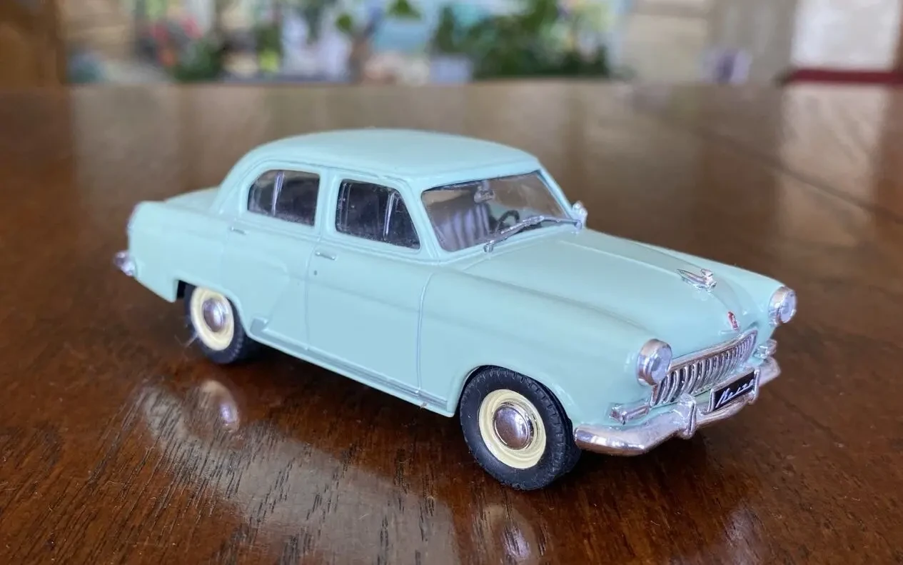 Игрушка модель автомобиля газ-21и Волга 1:43 Deagostini 3