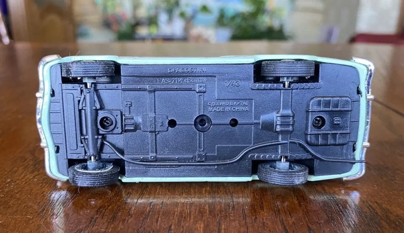 Игрушка модель автомобиля газ-21и Волга 1:43 Deagostini 8