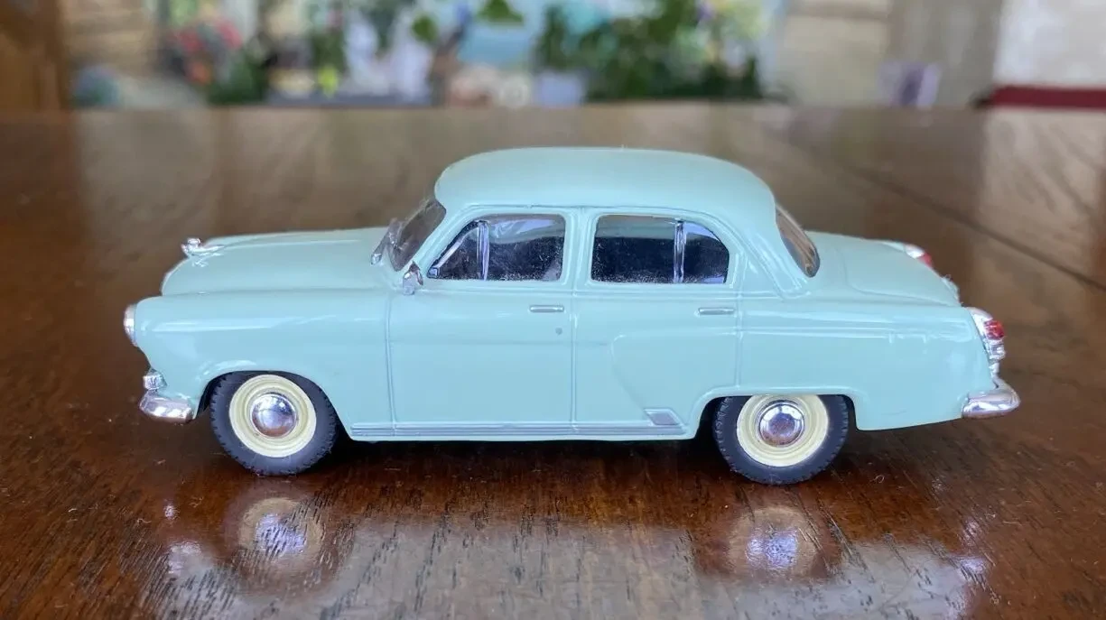 Игрушка модель автомобиля газ-21и Волга 1:43 Deagostini 7