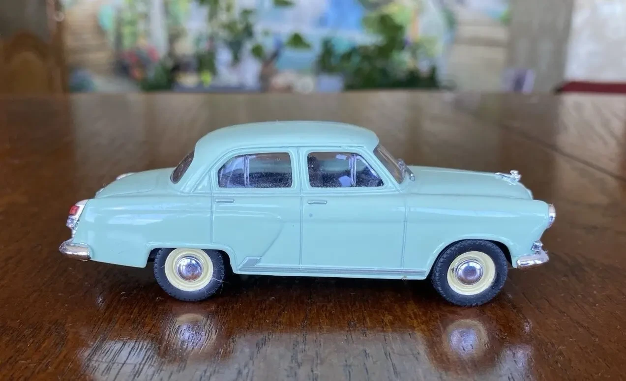 Игрушка модель автомобиля газ-21и Волга 1:43 Deagostini 4