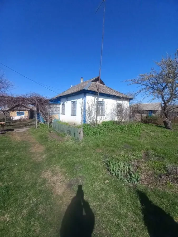 Продам будинок з земельною ділянкою 3