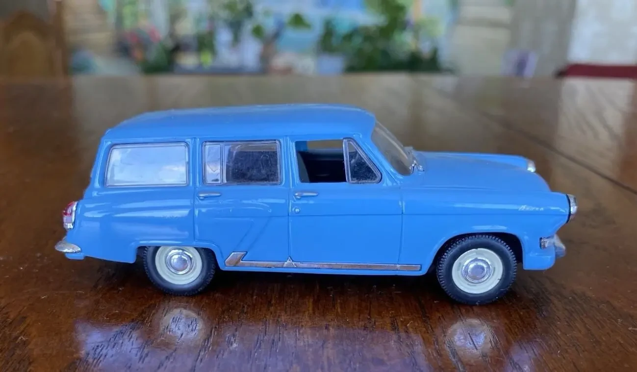 Игрушка модель автомобиля газ-22 Волга 1:43 Deagostini 4