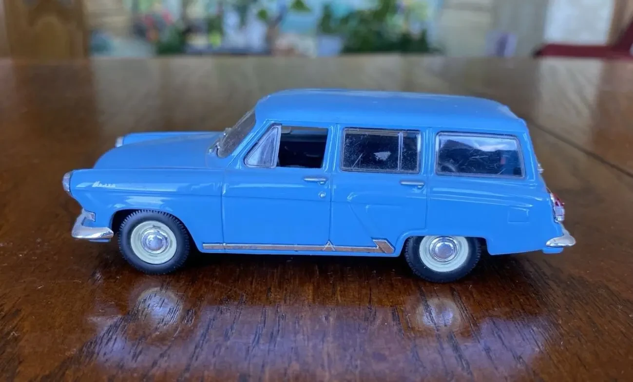 Игрушка модель автомобиля газ-22 Волга 1:43 Deagostini 7