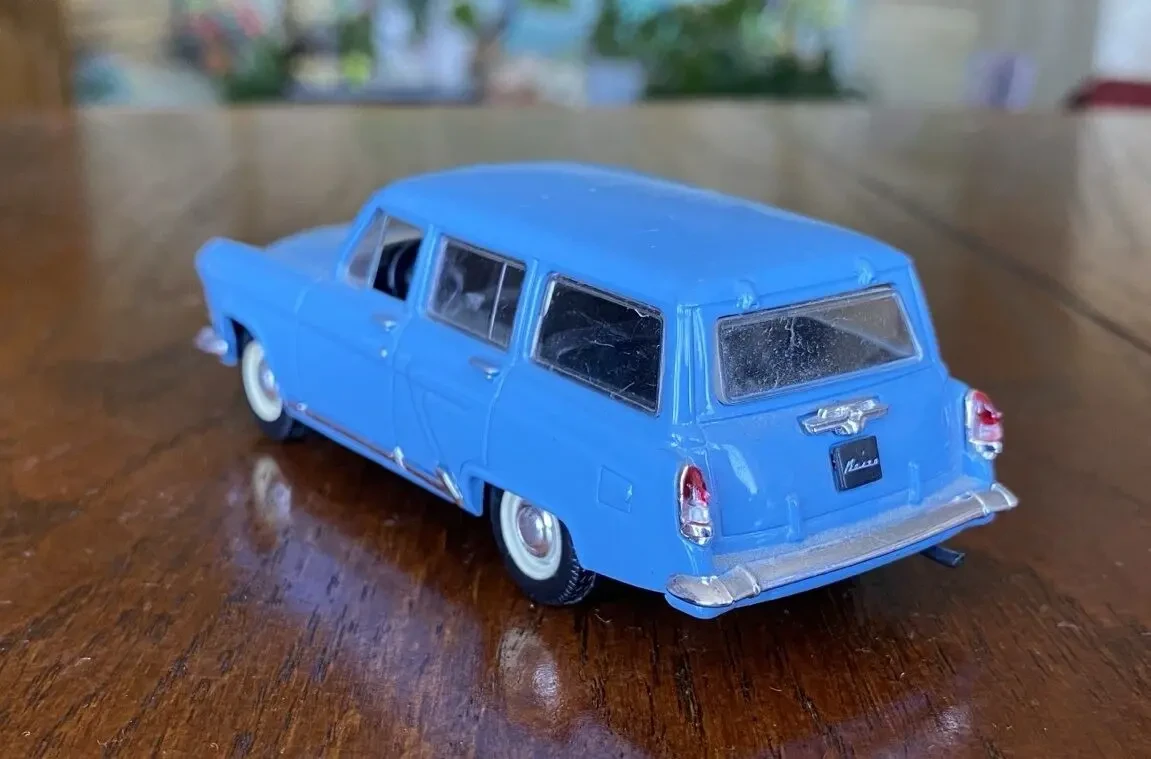 Игрушка модель автомобиля газ-22 Волга 1:43 Deagostini 6