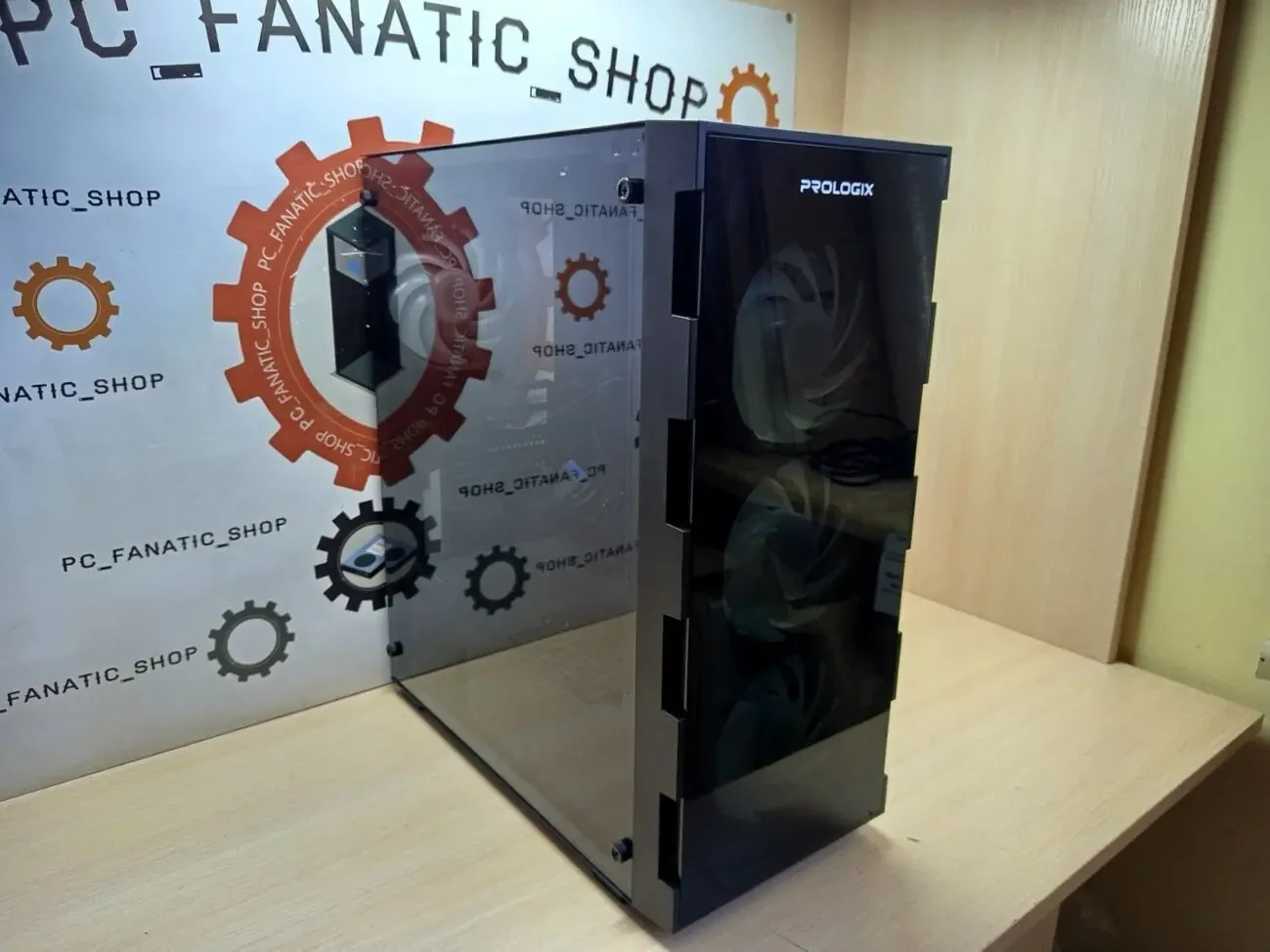 Корпус Prologix E114 Tempered Glass Black