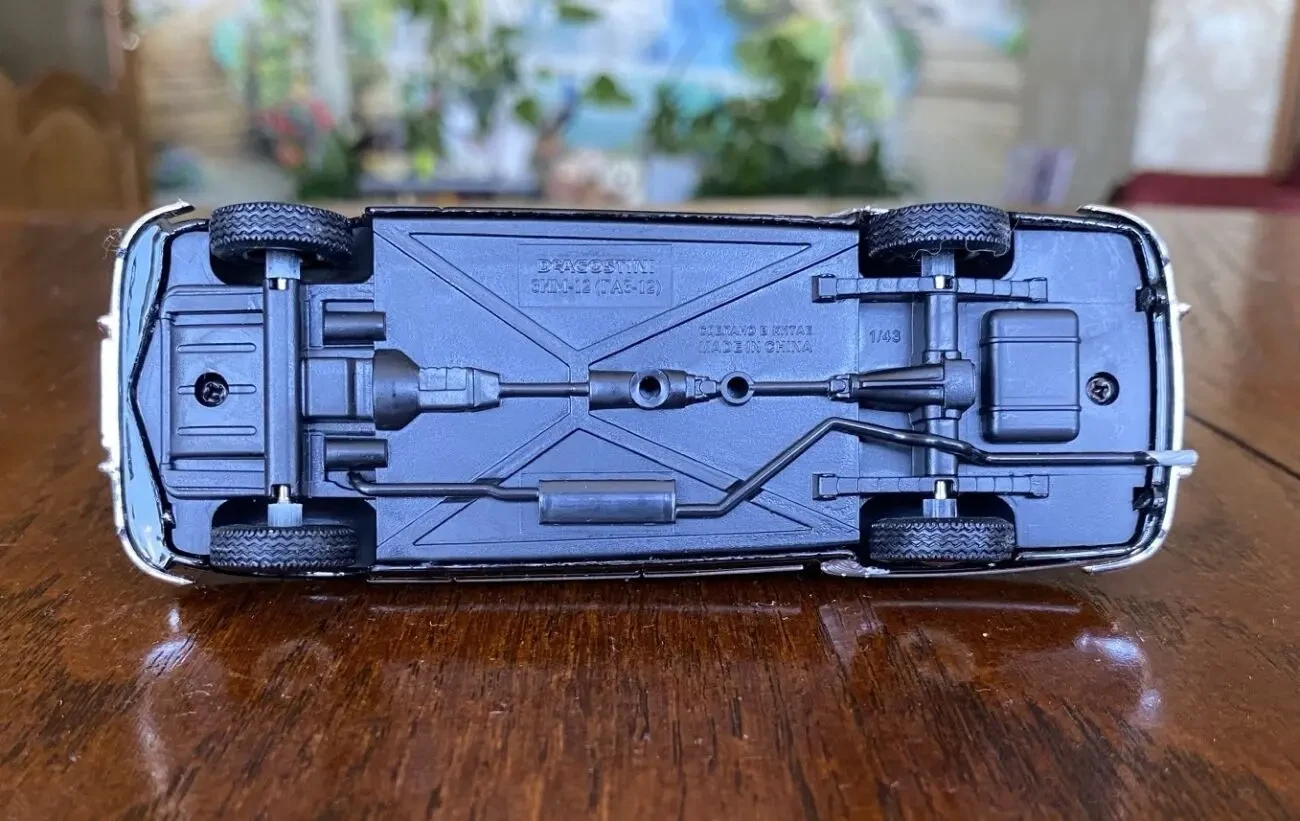 Игрушка модель автомобиля ЗиМ-12 (газ-12) 1:43 Deagostini 8