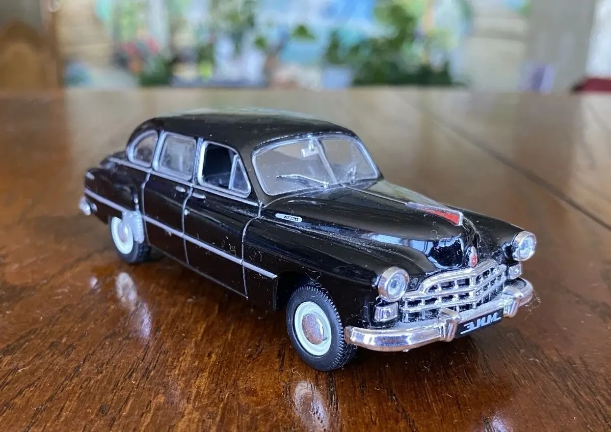 Игрушка модель автомобиля ЗиМ-12 (газ-12) 1:43 Deagostini 3