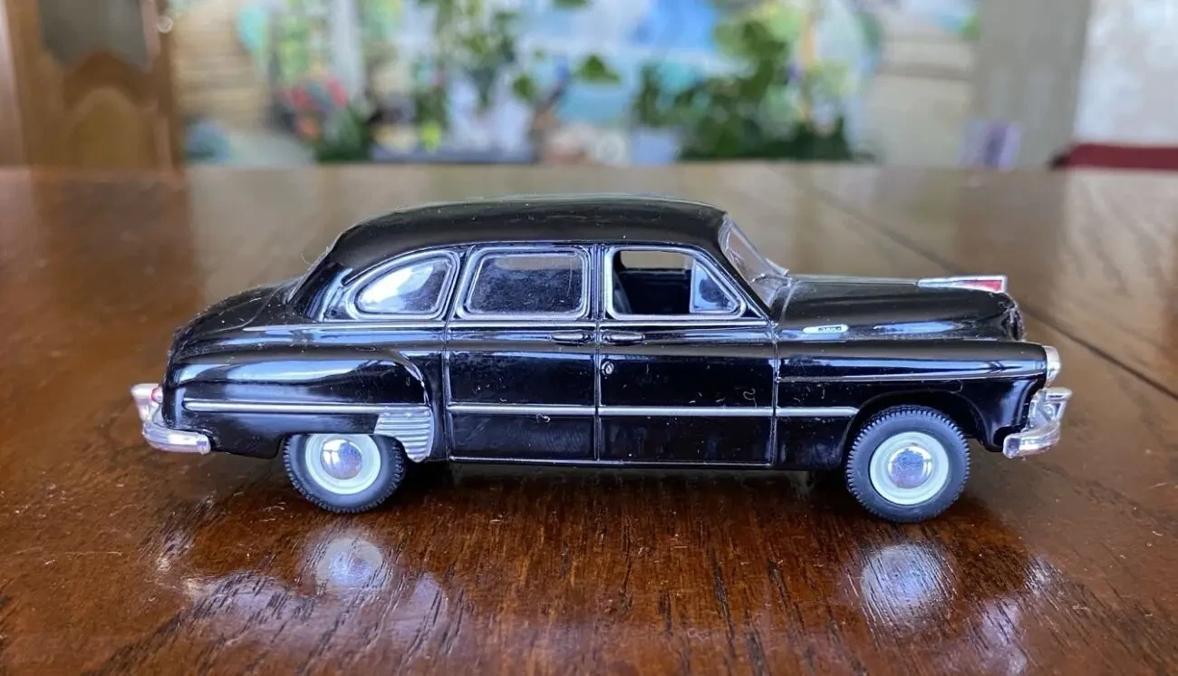 Игрушка модель автомобиля ЗиМ-12 (газ-12) 1:43 Deagostini 4