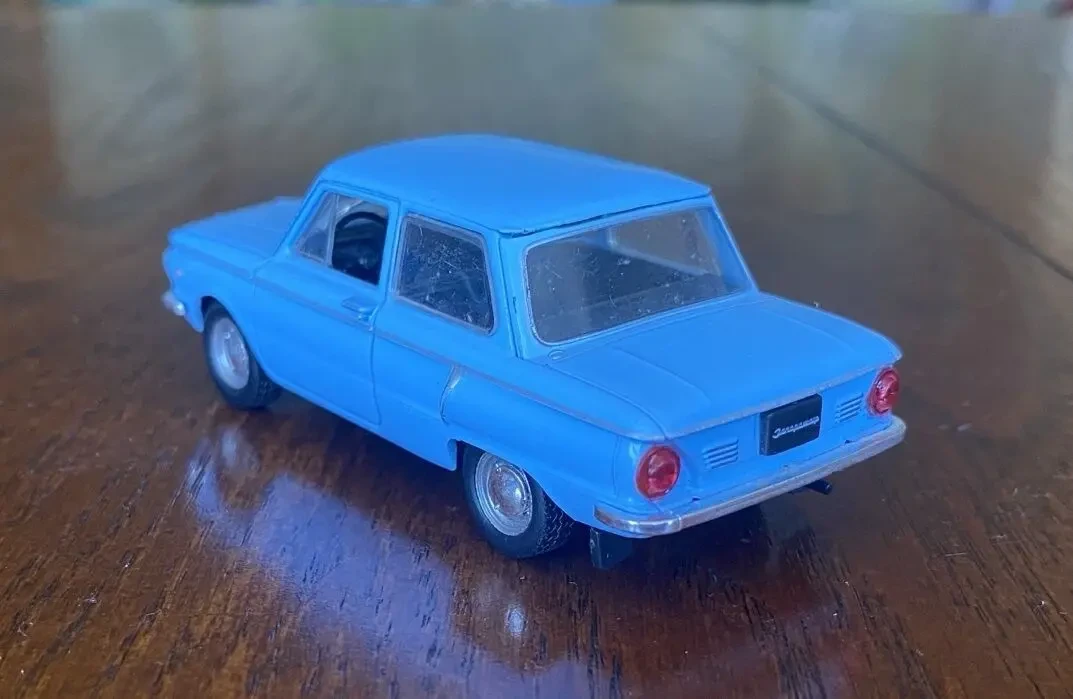 Игрушка модель автомобиля заз-968 1:43 Deagostini 6