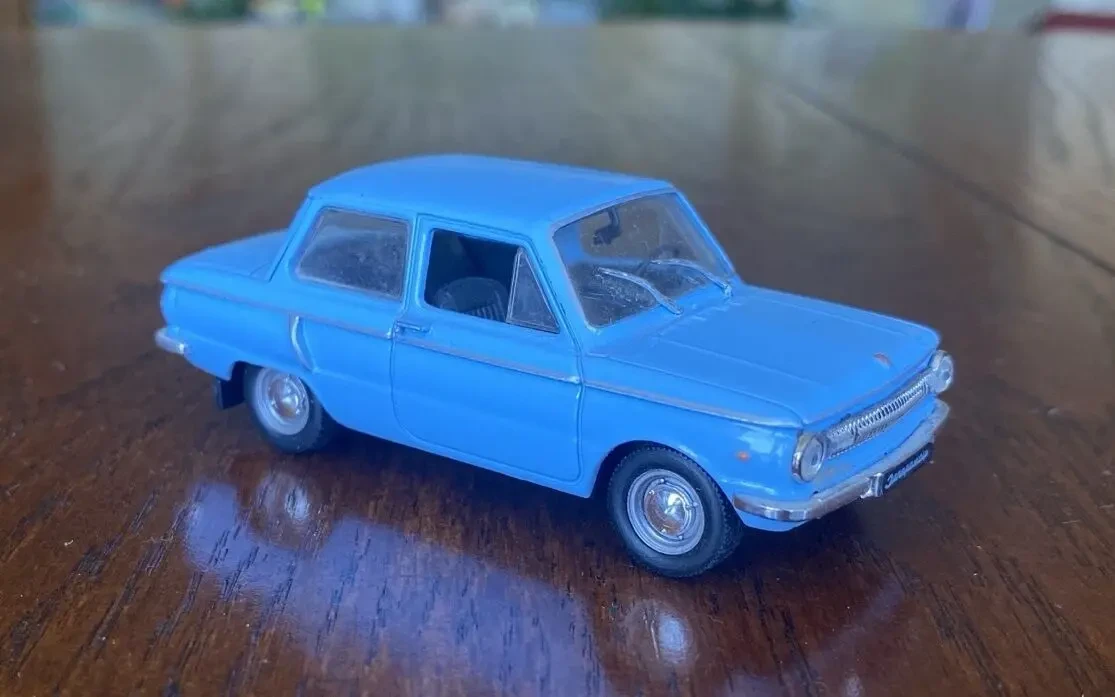 Игрушка модель автомобиля заз-968 1:43 Deagostini 3