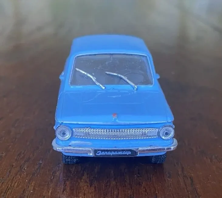 Игрушка модель автомобиля заз-968 1:43 Deagostini 2