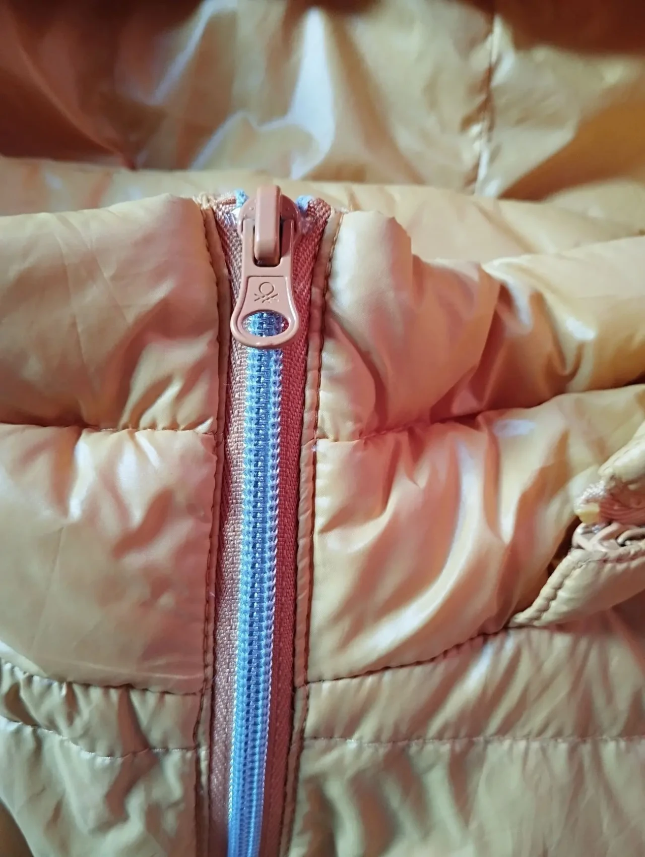 Ультра тонкий пуховик куртка від Benetton 2