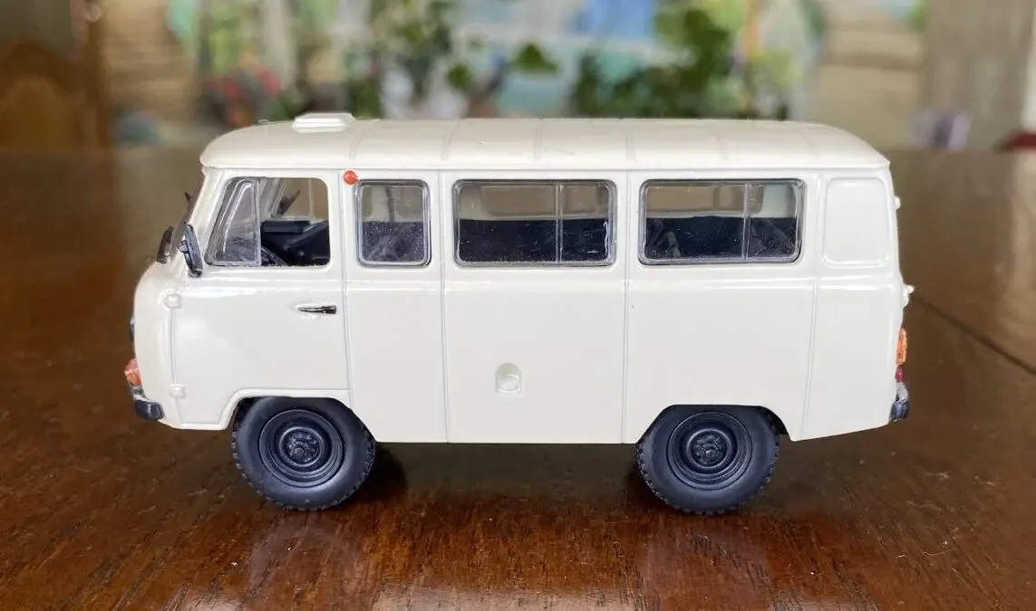 Модель автомобиля уаз-452в 1:43 Deagostini 7