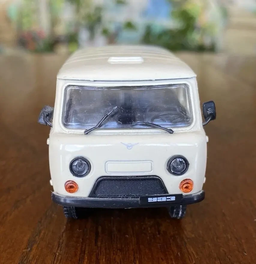 Модель автомобиля уаз-452в 1:43 Deagostini 2