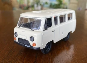 Модель автомобиля уаз-452в 1:43 Deagostini