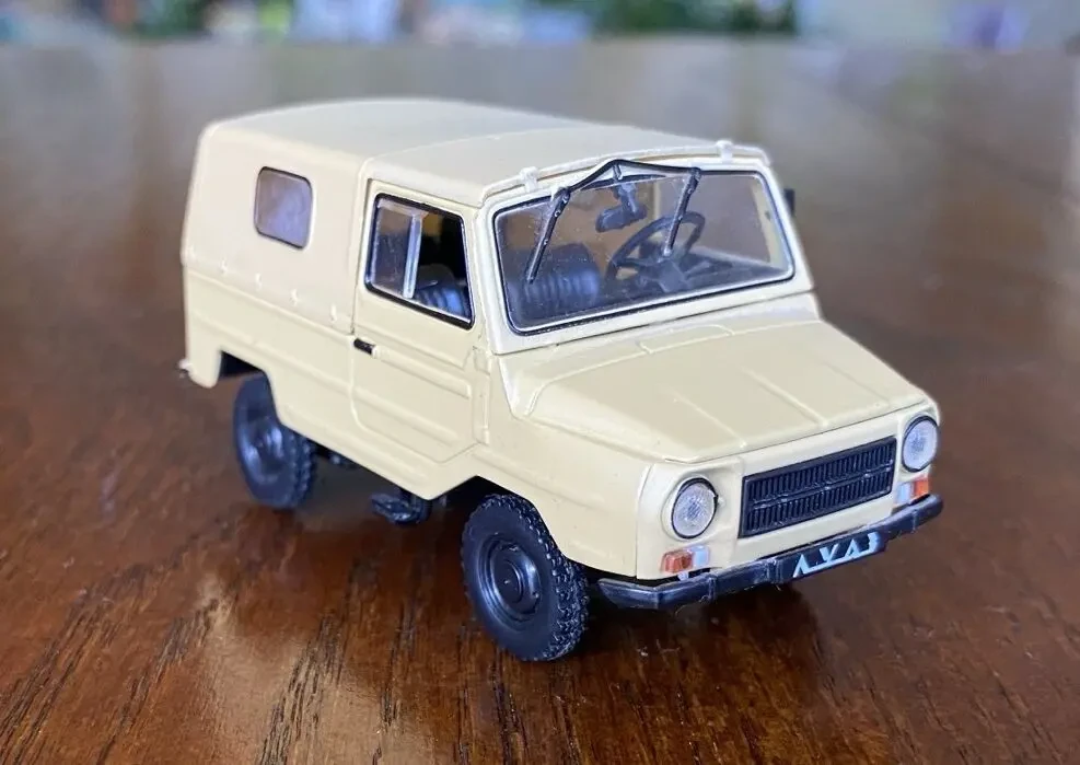 Игрушка модель автомобиля ЛуАЗ-969М Волынь 1:43 Deagostini 3