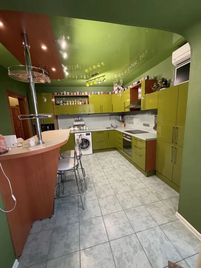 Простора 4-кімнатна квартира 110 м² — заїжджай і живи