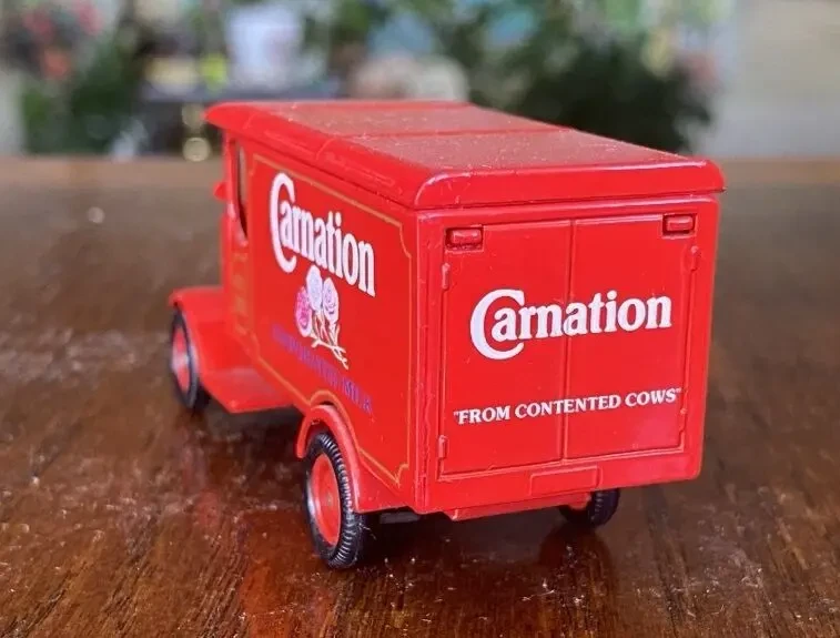 Игрушка модель автомобиля Carnation 1:43 Lledo Англия 6