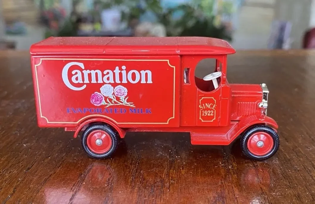 Игрушка модель автомобиля Carnation 1:43 Lledo Англия 4