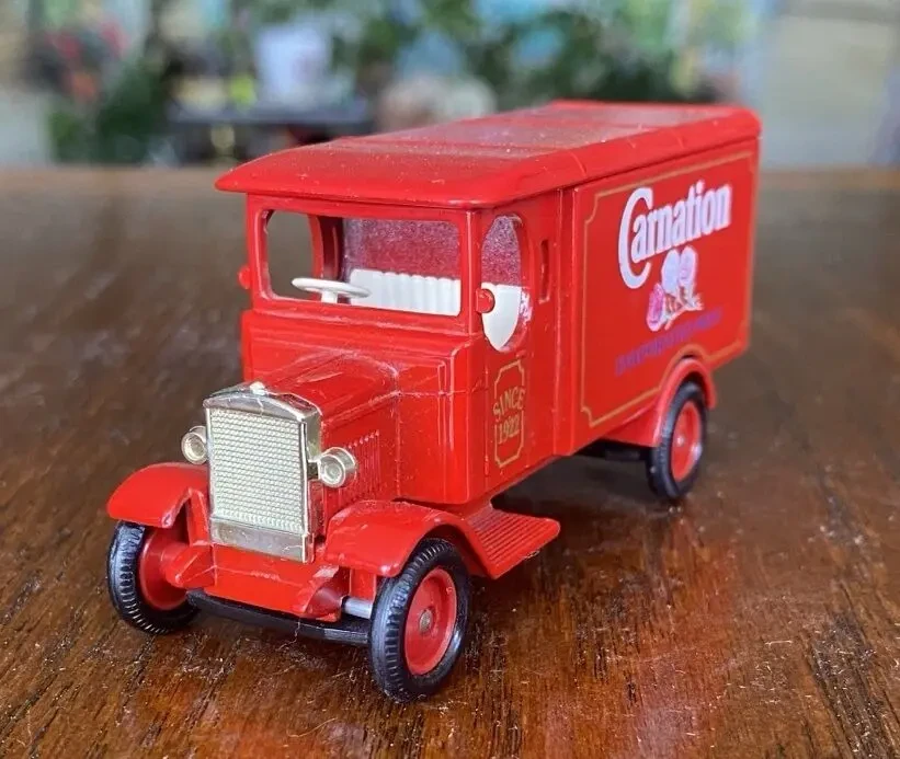 Игрушка модель автомобиля Carnation 1:43 Lledo Англия