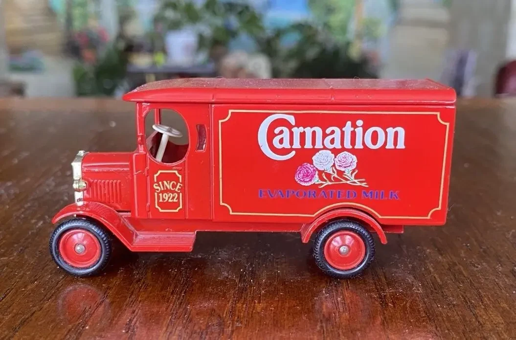 Игрушка модель автомобиля Carnation 1:43 Lledo Англия 7