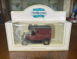 Игрушка модель автомобиля Famous Names 1:43 Lledo Англия