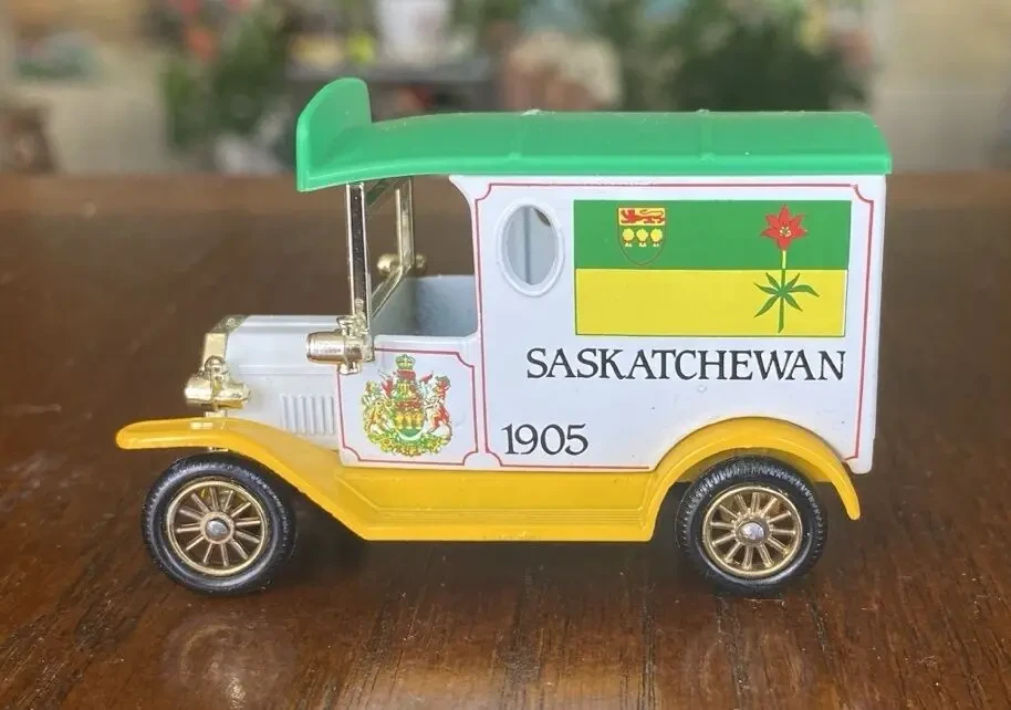Игрушка модель автомобиля Saskatchewan 1:43 Lledo Англия 7