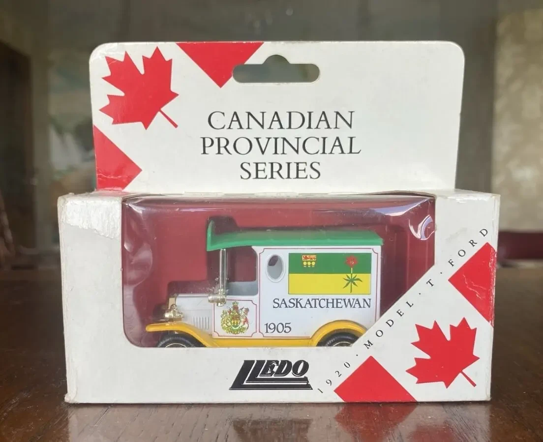 Игрушка модель автомобиля Saskatchewan 1:43 Lledo Англия