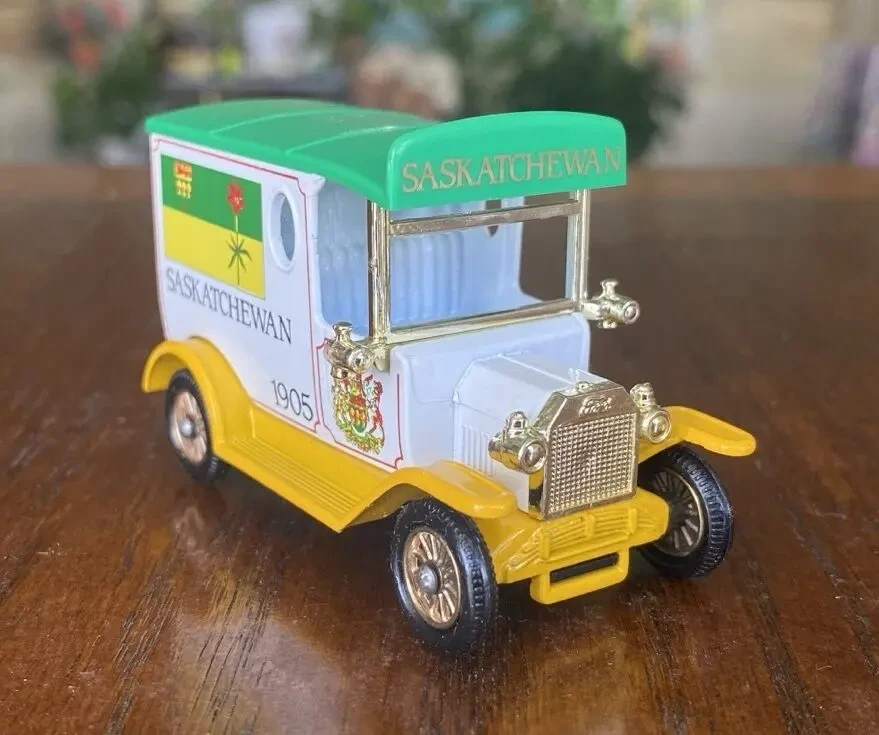 Игрушка модель автомобиля Saskatchewan 1:43 Lledo Англия 4