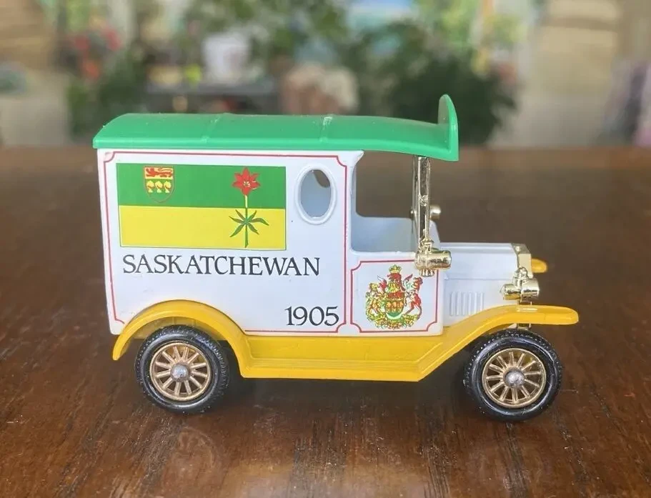 Игрушка модель автомобиля Saskatchewan 1:43 Lledo Англия 5