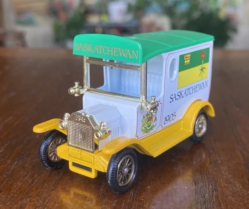 Игрушка модель автомобиля Saskatchewan 1:43 Lledo Англия 3