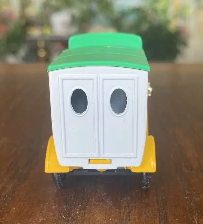 Игрушка модель автомобиля Saskatchewan 1:43 Lledo Англия 6