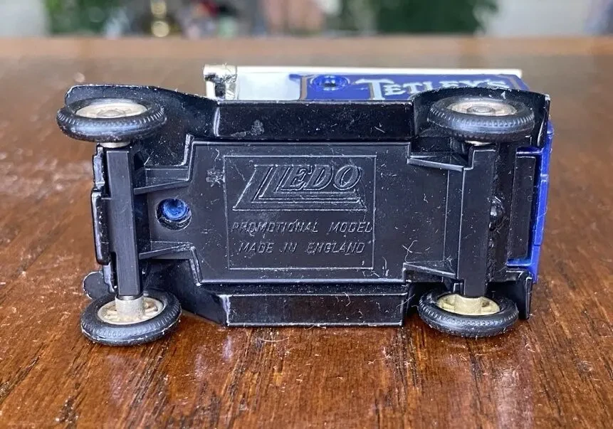 Игрушка модель автомобиля Tetleys Teas 1:43 Lledo Англия 8