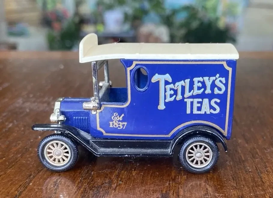 Игрушка модель автомобиля Tetleys Teas 1:43 Lledo Англия 7
