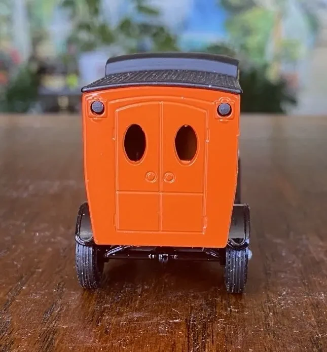 Игрушка модель автомобиля Ford Model T 1912 Hoover 1:43 Yesteryear Matchbox Англия 6