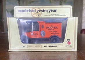 Игрушка модель автомобиля Ford Model T 1912 Hoover 1:43 Yesteryear Matchbox Англия