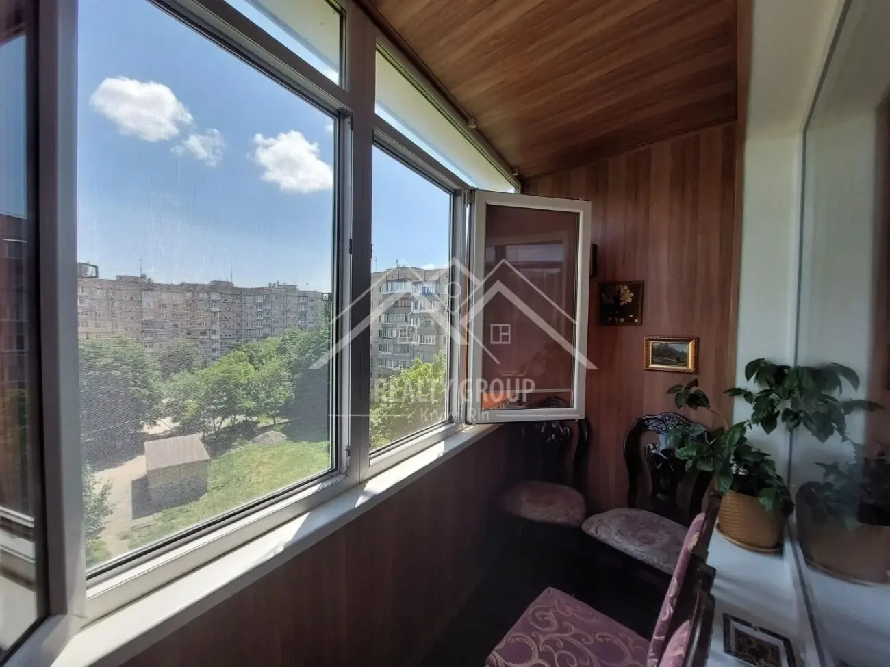 Продаж затишної 1к з меблями та технікою на б-рі Вечірньому 4
