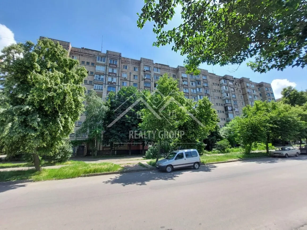 Продаж затишної 1к з меблями та технікою на б-рі Вечірньому 9