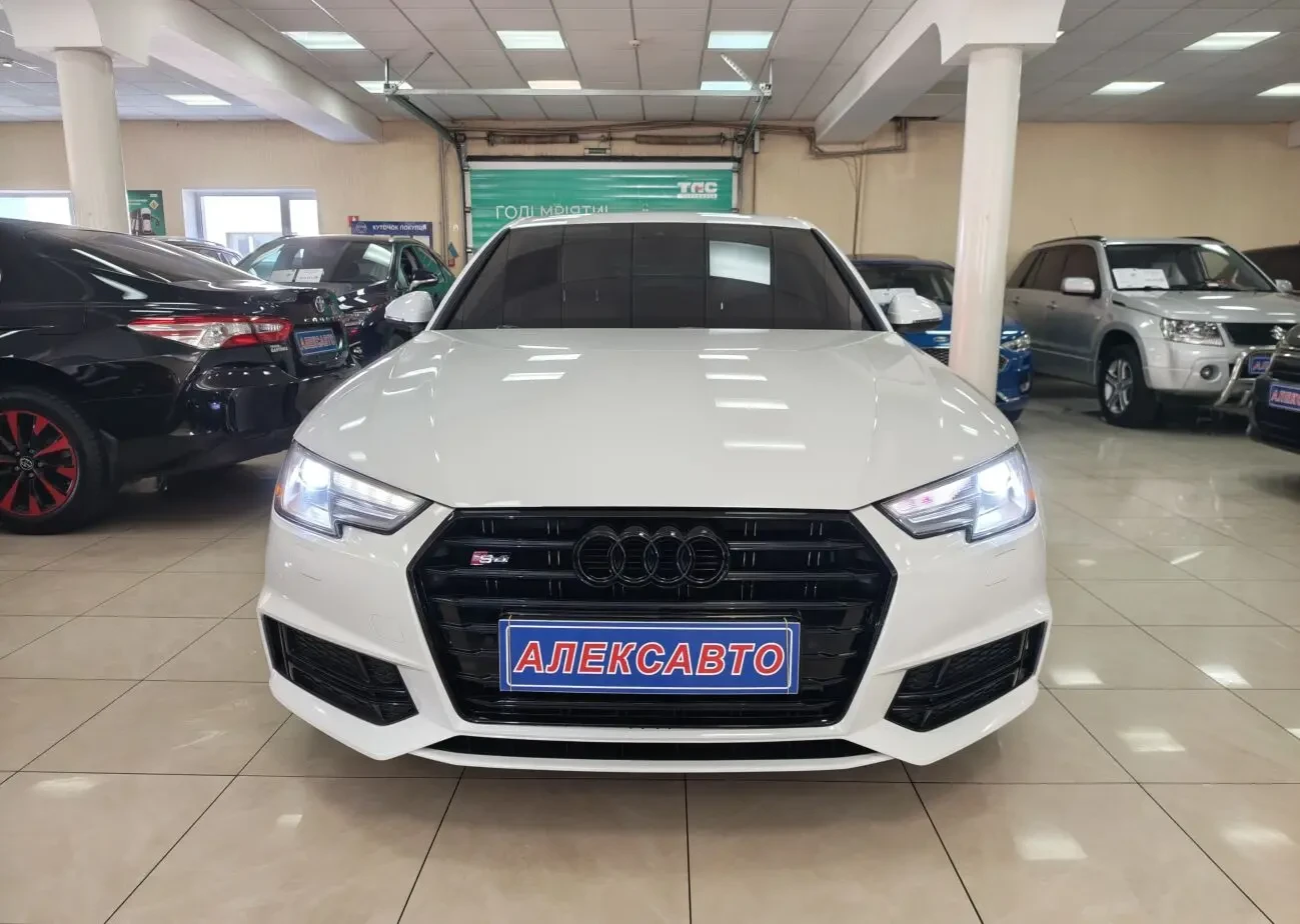 Audi A4 (B9) 2.0TFSI 16V АКПП 2018 р.в. (190 к.с.) 2