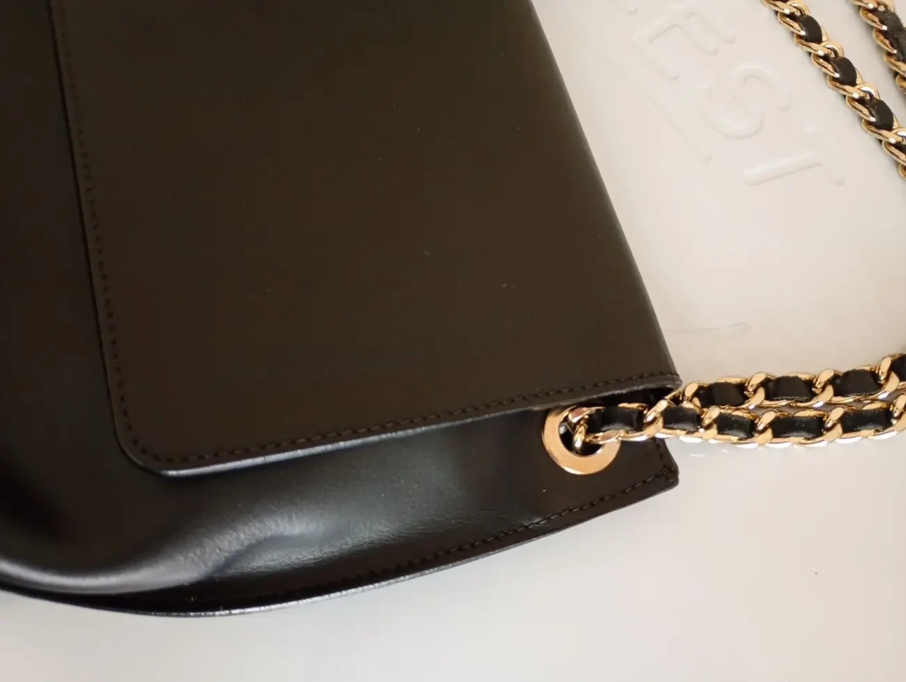 Кожаная сумка Vera Pelle Италия на цепочке, черная flap bag 3