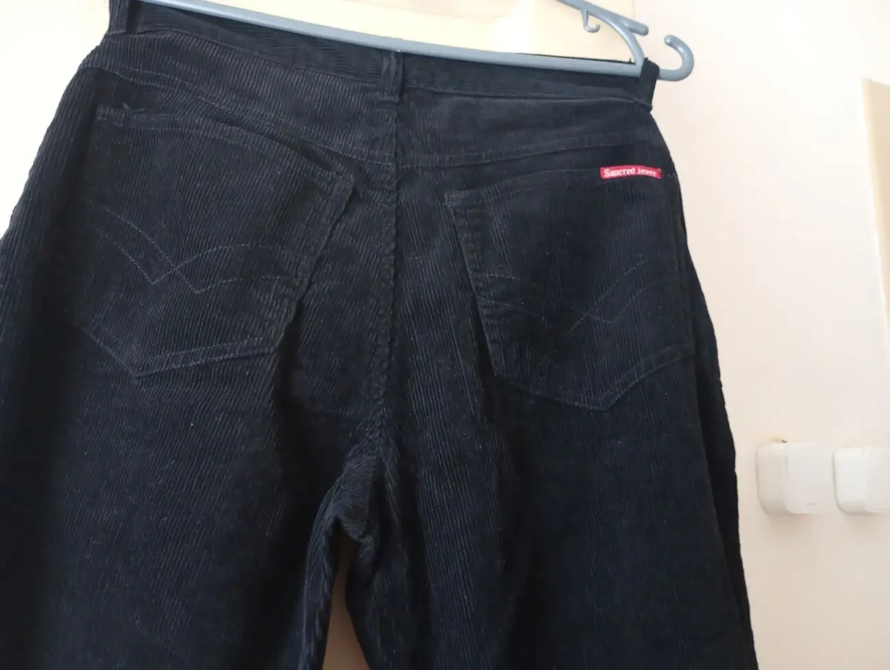 Продам новые женские вельветовые джинсы клеш Sancred, размер S / 44 черные 8