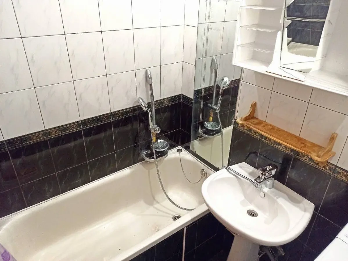 продаж 2 кімнатна лівий берег пр миру 10