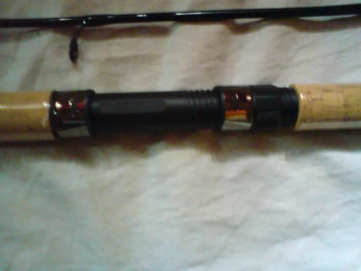 Продам спиннинг новый двухколенный 4