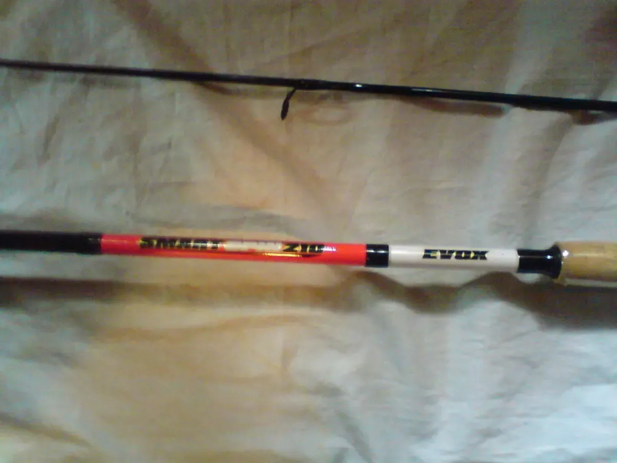 Продам спиннинг новый двухколенный 2