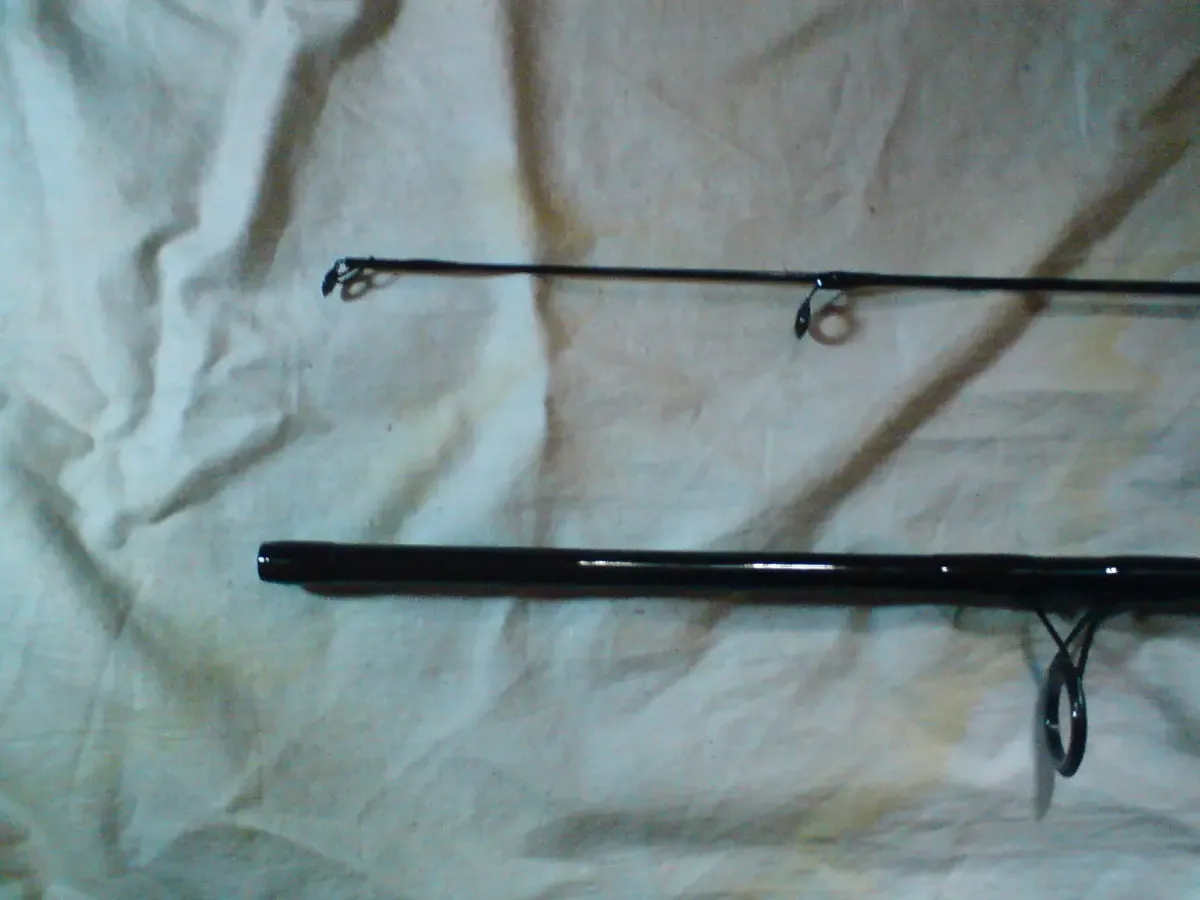 Продам спиннинг новый двухколенный 3