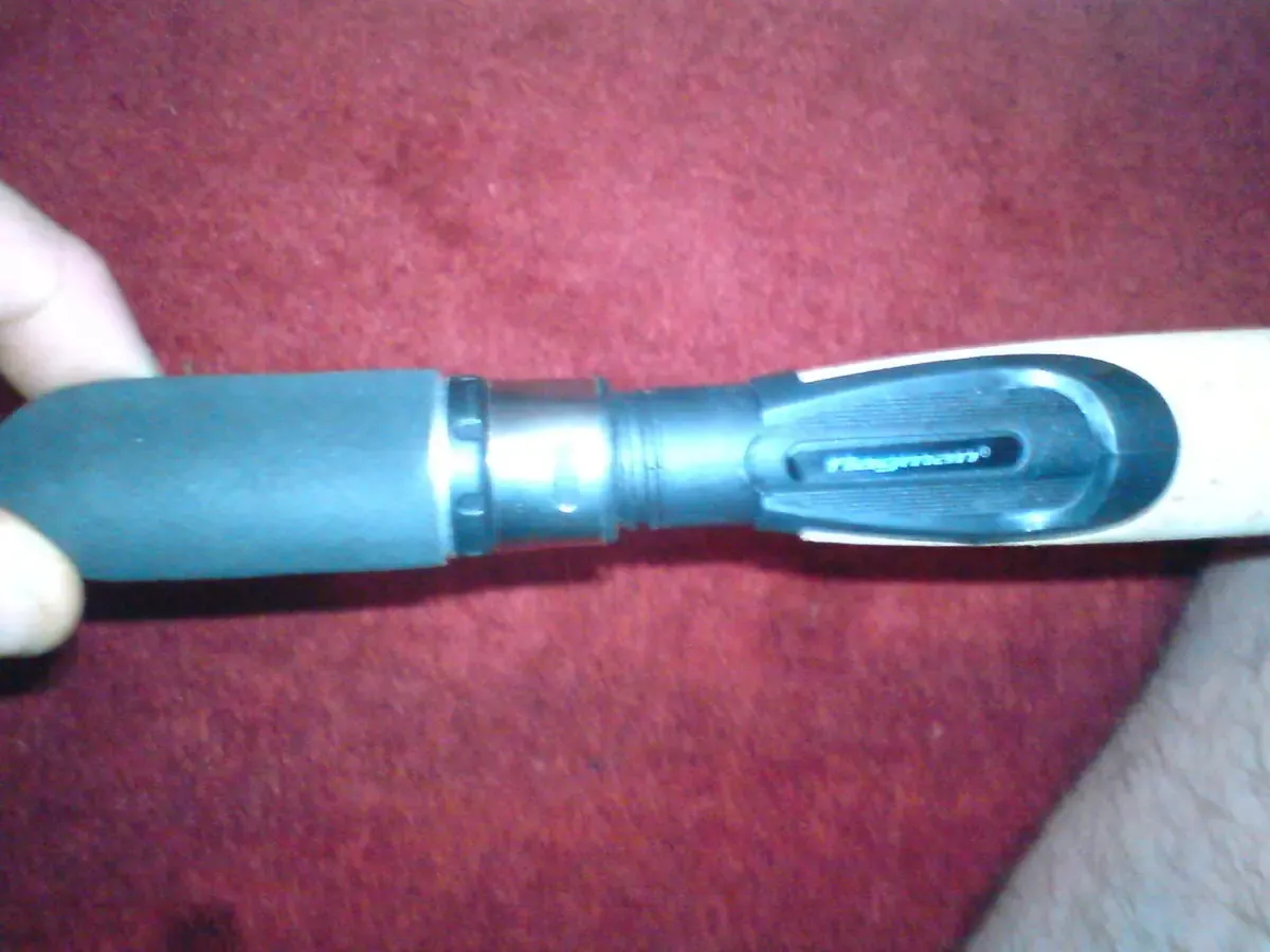 Продам спиннинг новый двухколенный 9